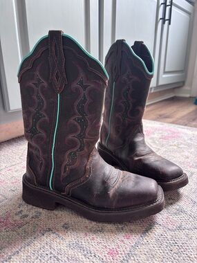 Justin Leather Western Boots with Turquoise Trim. Size 7.5 M.